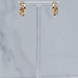 NWT 18kt huggie earrings